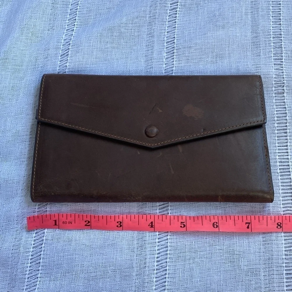 It’s Life RFID NWOT vintage look genuine leather wallet.
